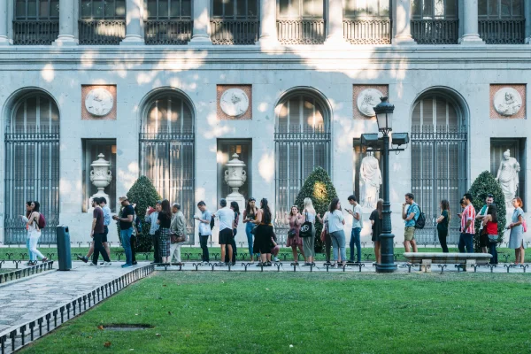 waiting lines for the prado museum